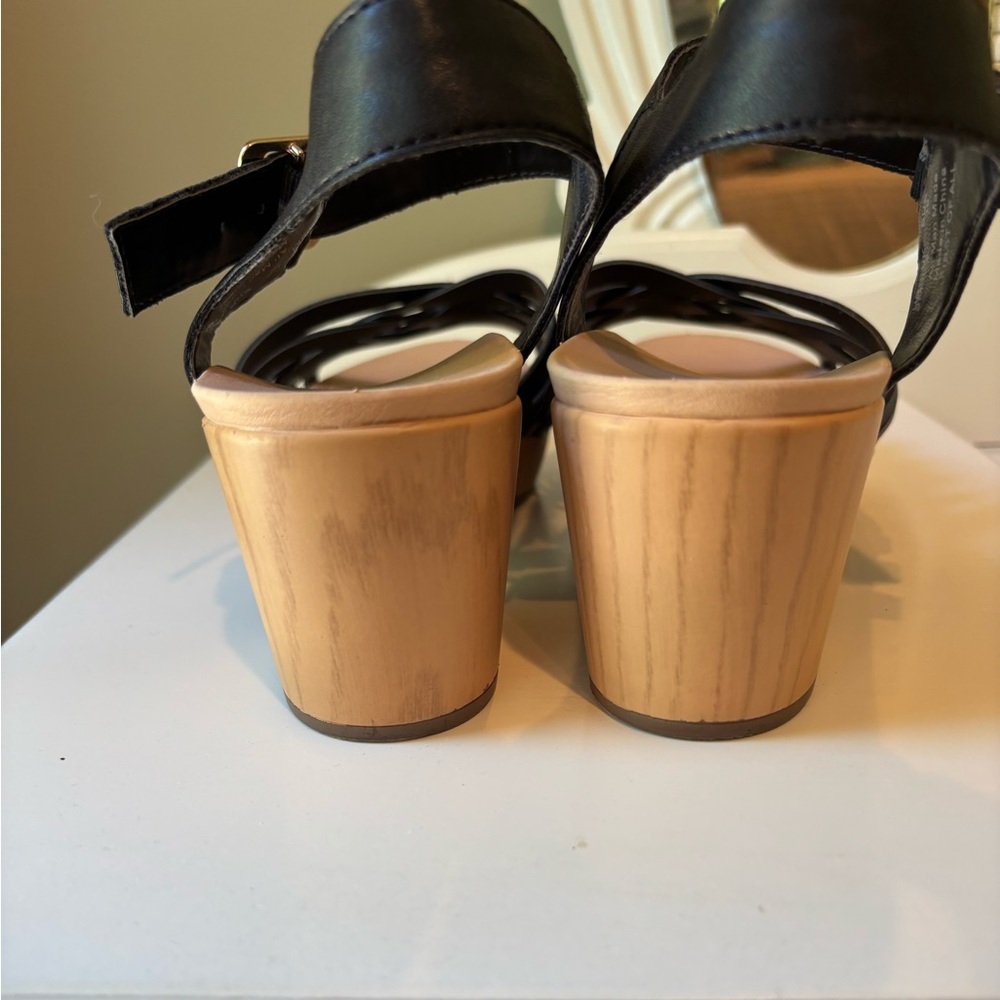 Dr. Scholl's Black and Tan Sandals - Picture 4 of 8